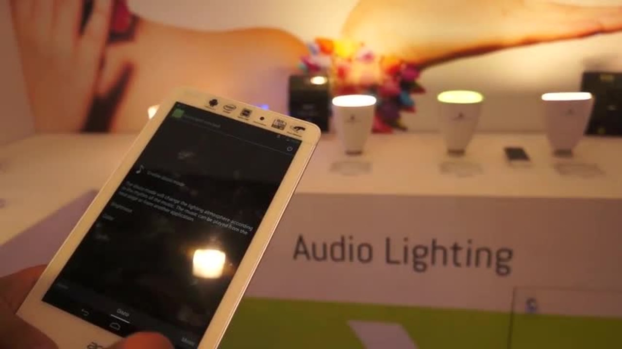 Les Numériques : AwoX présente ses ampoules connectées