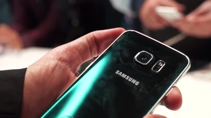 Prise en main du Samsung Galaxy S6 Edge _ MWC 2015