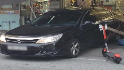 주차된 차량이 편의점으로 돌진..."운전자 없던 상태" / YTN