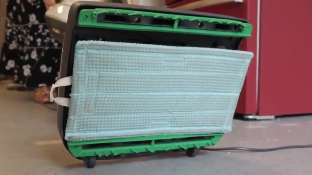 Test du Vorwerk Kobold VK200 : la fausse bonne idée de l'aspirateur, laveur, brosseur