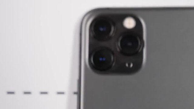 Test Apple iPhone 11 Pro - Apple dans le sillage de Samsung et Huawei