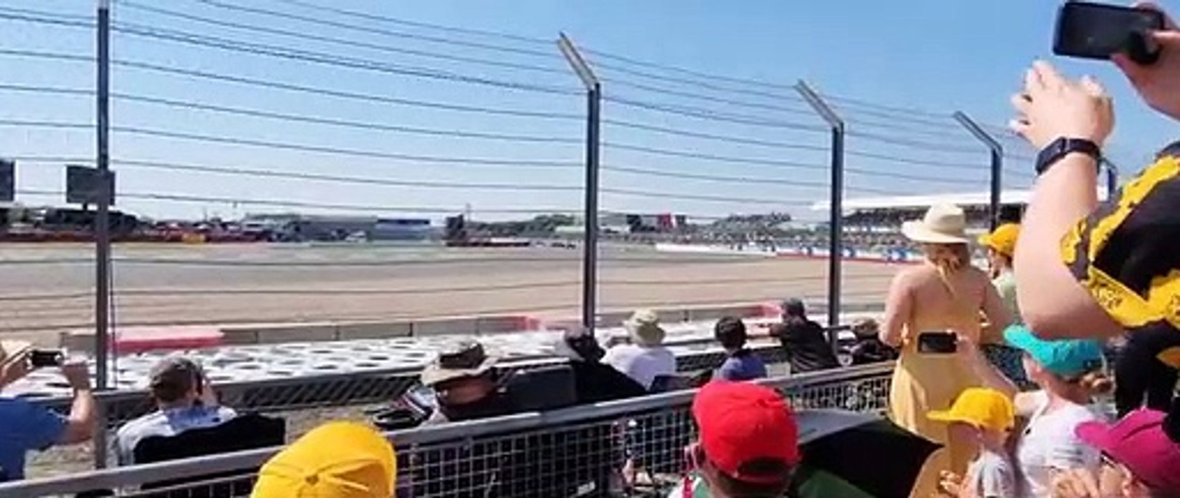 Les images du crash de Verstappen en F1 filmées depuis les tribunes