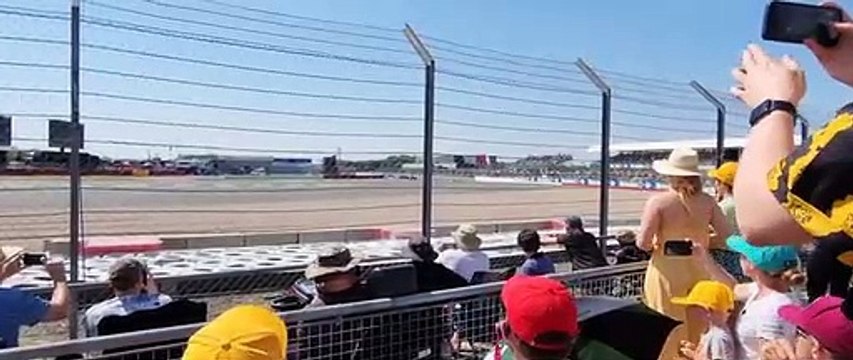 Les images du crash de Verstappen en F1 filmées depuis les tribunes