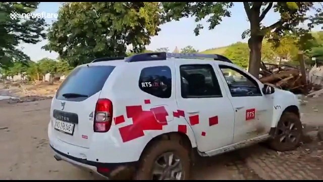 Un habitant filme les dégats après les inondation en Allemagne à Bad Neuenahr-Ahrweiler