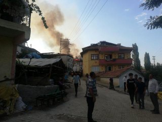 Son dakika... Çorum'da yangın: 3 ev ve 1 ahır kül oldu