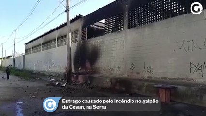 Estrago causado pelo incêndio no galpão da Cesan, na Serra