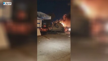 مواقع إيرانية: محتجون يحرقون دبابة في الخفاجية بالأحواز