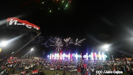 Familias se concentraron en la Plaza de la Fe, este 18 de julio en una monumental vigilia para disfrutar del Show de Fuegos