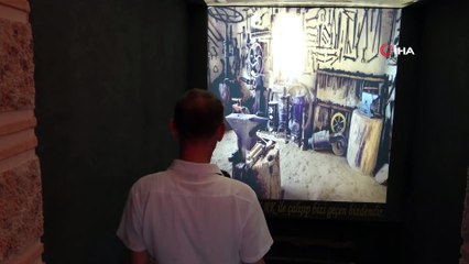 Müzeye giren 100 yıl öncesinin esnafını görüyor