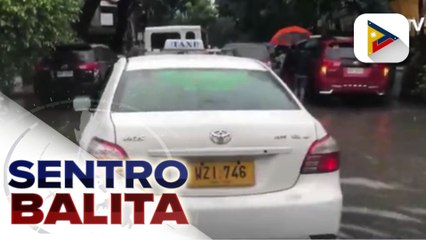 Ilang lugar sa Metro Manila, binaha dahil sa malakas na pag-ulan dulot ng Habagat; ilang pumila para magpabakuna, 'di alintana ang baha sa vaccination sites