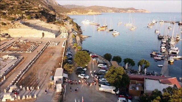 MUĞLA - Ege ile Akdeniz'in buluştuğu Datça, bayramda nüfusunun dört katı turist ağırlıyor