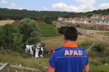 Bariyerlere çarpan LPG tankeri tarlaya yuvarlandı: 1 yaralı