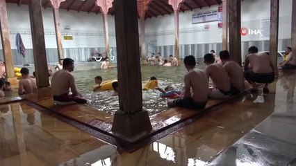 Kavurucu sıcaktan bunalanlar oraya akın etti