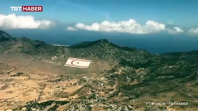 Türk Yıldızları'ndan KKTC semalarında uçuş