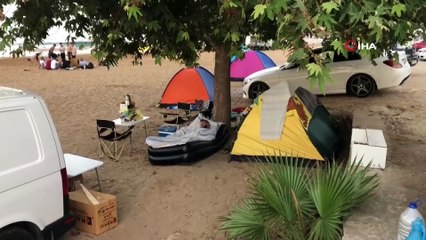 Oteller yüzde yüz doldu, dışarıda kalan tatilciler araçlarında ve yerlerde uyudu