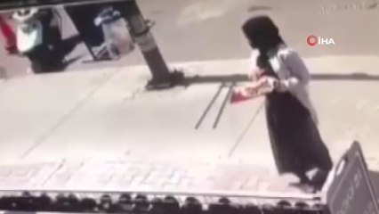 Küçükçekmece'de ekmek bahanesi ile başörtülü kadına saldırdı