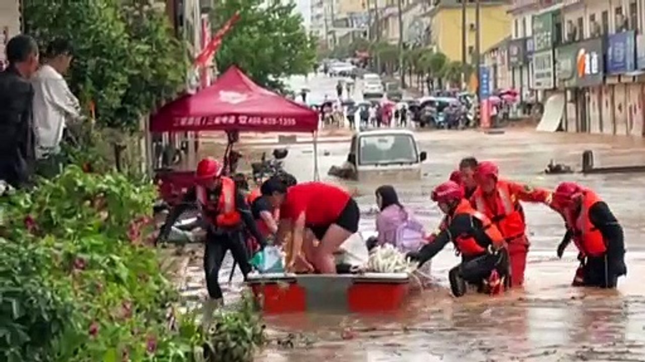 Κίνα: Τουλάχιστον 16 άνθρωποι έχουν χάσει τη ζω...