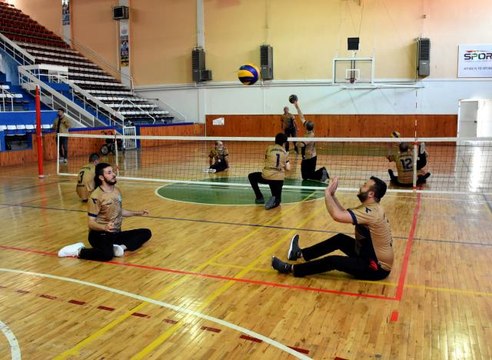 Engelli gazilerinde yer aldığı oturarak voleybol takımı 4 ayda süper başarı gösterdi