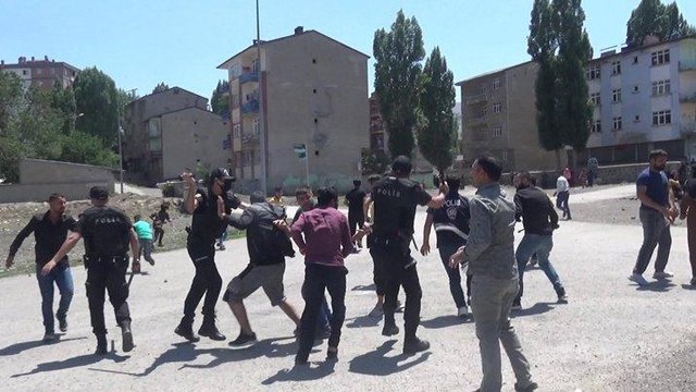 Erzurum’da ortalık savaş alanına döndü