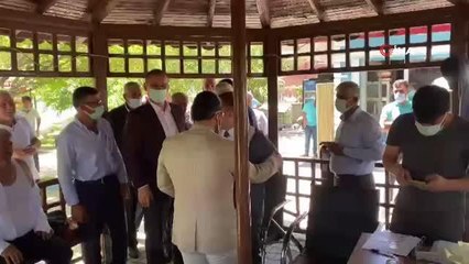 Önce bayramlaştılar, sonra aşı oldular