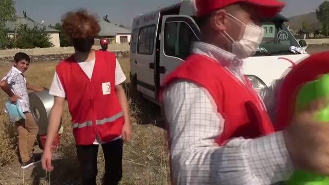 Kızılay gönüllülerinden çocuklara atlı karınca sürprizi