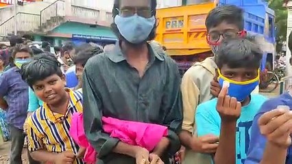 மதுரையில் ஐந்து பைசாவுக்கு பிரியாணி - முண்டியடித்து வாங்க குவிந்த பொதுமக்கள்.!!