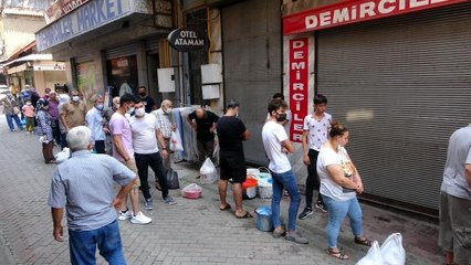 Ücretsiz olunca metrelerce kuyruk oluştu