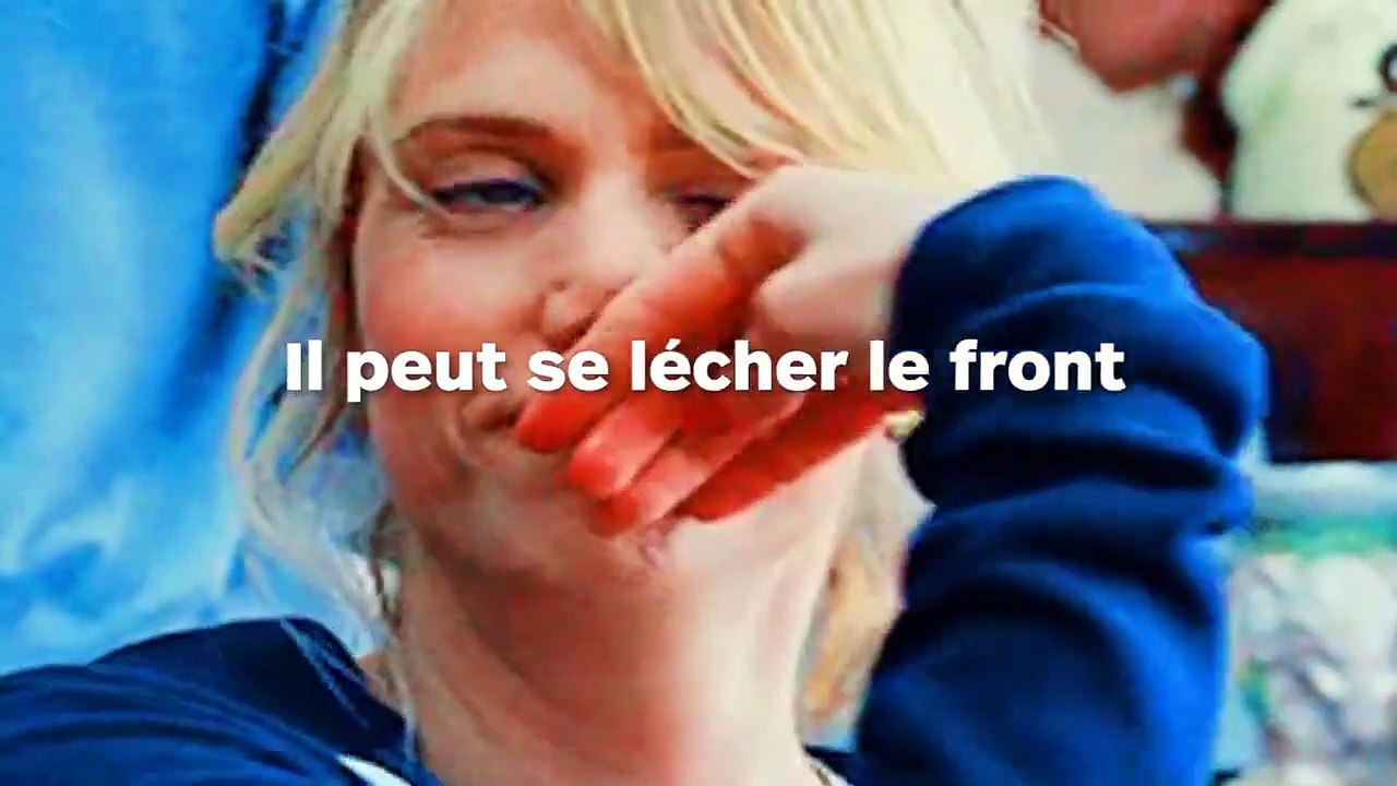 Son don particulier lui permet de lécher son front avec sa langue