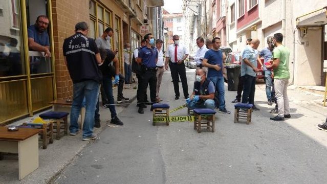 Son dakika: BALKONDAN ATEŞ AÇTI, KAHVEHANE ÖNÜNDE ÇAY İÇENİ VURDU