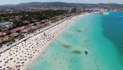 Çeşme’de nüfus 1 milyonu aştı, plajlardaki kalabalık böyle görüntülendi