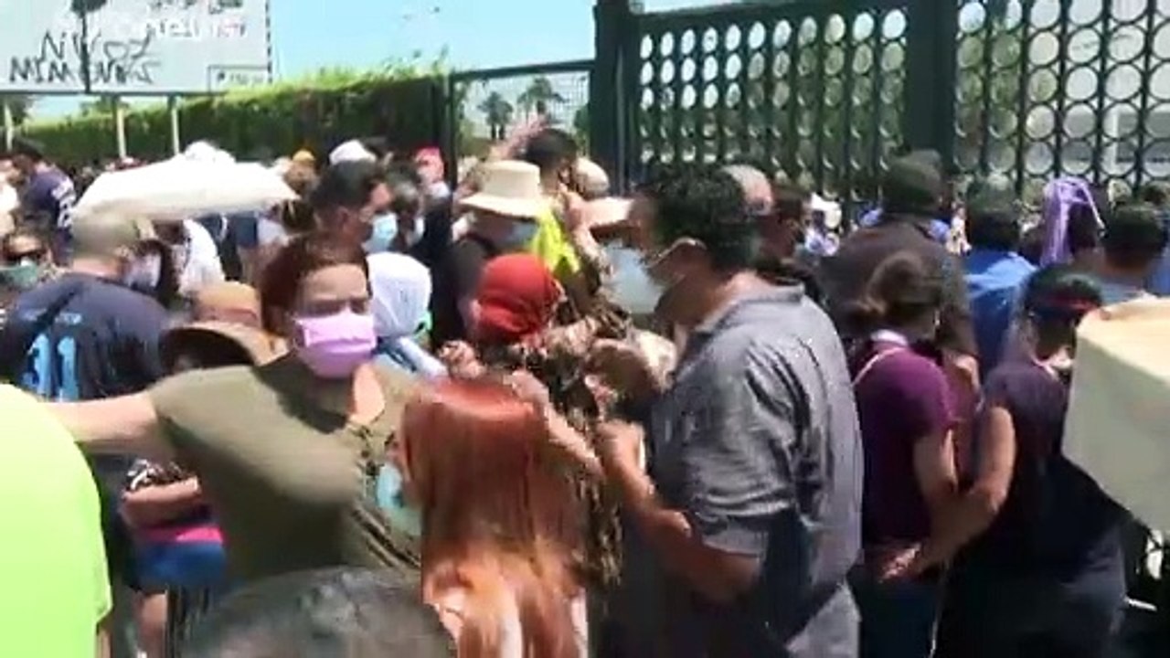 'Ganz egal welcher Impfstoff' - Verzweifelte Covid-19-Lage in Tunesien