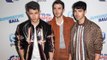 Los Jonas Brothers retan a los hermanos Hemsworth a una pelea de artes marciales mixtas