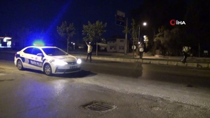 Çekici üzerinde olduğunu unutup aracının kapısını açınca yola düştü
