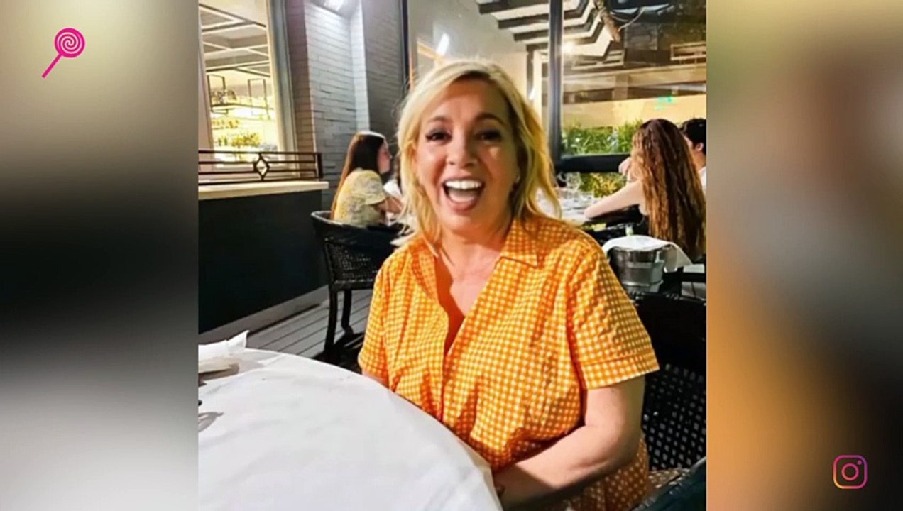 El talento oculto de Carmen Borrego, arma letal contra las pullitas de su hermana en el posado veraniego de 'Lecturas'