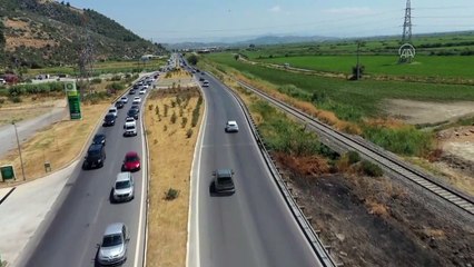 AYDIN - Tatilciler trafikte yoğunluk oluşturuyor