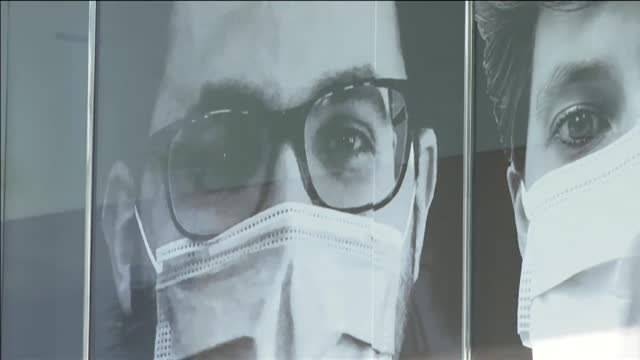 Homenaje a los sanitarios en hospitales de Barcelona