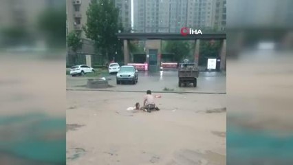 Son dakika haber! Çin'deki sel felaketinde can kaybı 25'e yükseldiYedi eyaletten bin 800 itfaiyeci bölgeye sevk edildi