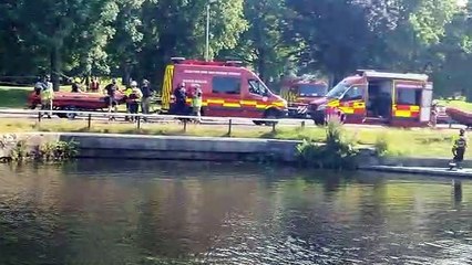 SFRS search the Forth & Clyde canal for a submerged car