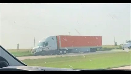 Ce camion transporte un chargement venu des enfers...