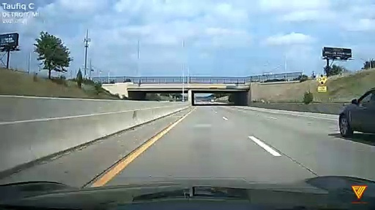 Close car crash save 2021.07.21 — DETROIT, MI