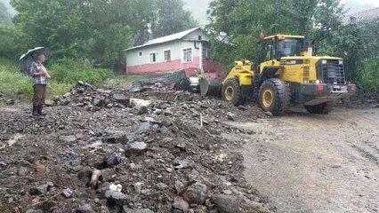 Düzce'de şiddetli sağanak dereleri taşırdı, vatandaşlar perişan oldu
