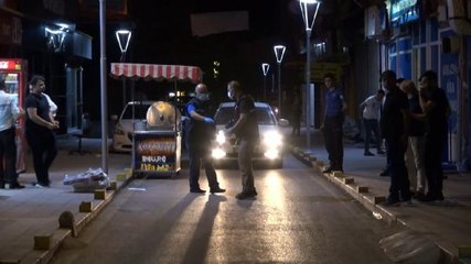 TARTIŞTIĞI KİŞİYİ SOKAK ORTASINDA BACAĞINDAN VURDU