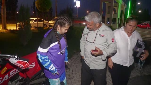 AFYONKARAHİSAR - Dünya Kadınlar Motokros Şampiyonası'nda Türkiye'yi temsil edecek Yıldırım, sanatçı İrem Derici'yle buluştu