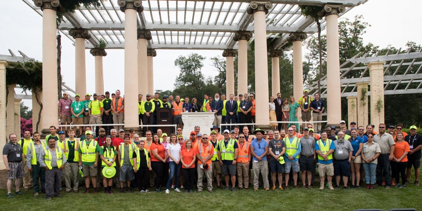 Hundreds of Volunteer Landscapers Care for the Grounds at Arlington National Cemetery and National Mall