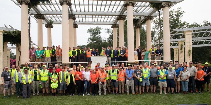 Hundreds of Volunteer Landscapers Care for the Grounds at Arlington National Cemetery and National Mall