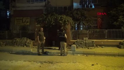 İSTEDİĞİ PARAYI VERMEYEN BABASINI, ANNESİNİ VE AĞABEYİNİ TABANCAYLA VURDU