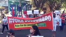Manifestação contra Bolsonaro reúne mais de uma centena de pessoas em Umuarama