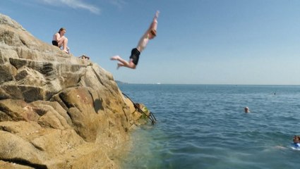 Dubliners seek beachy relief from heat wave