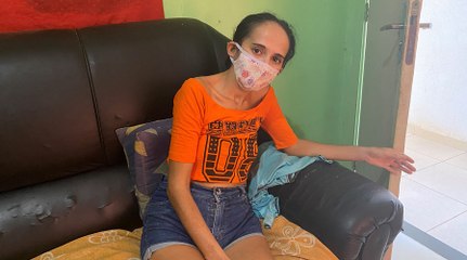 Duas semanas após reportagem do Olho Vivo, faxineira recebe alimentos e já consegue se sentar