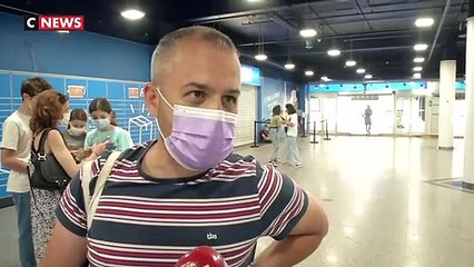 Coronavirus - Forte baisse de fréquentation célèbre parc aquatique Aquaboulevard  à Paris après la mise en place hier du Pass Sanitaire pour la première fois